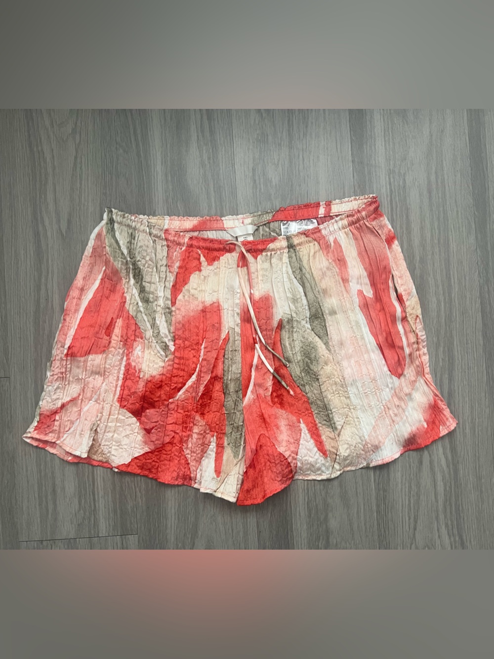 H&M Tropical Print Crinkle Drawstring Shorts Size Large NWT